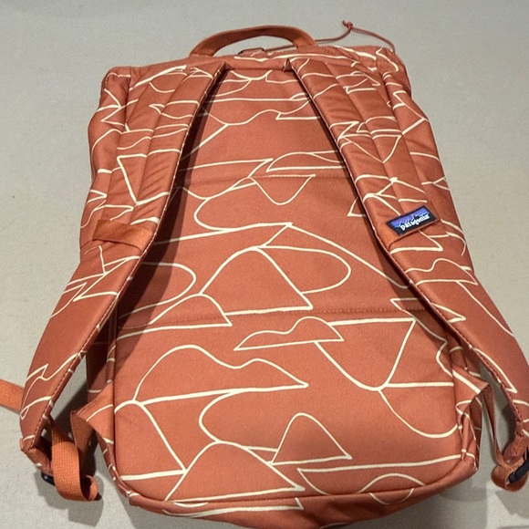Patagonia Burnt Orange Backpack with Cream Abstract Lines 18x15 - Picture 4 of 10